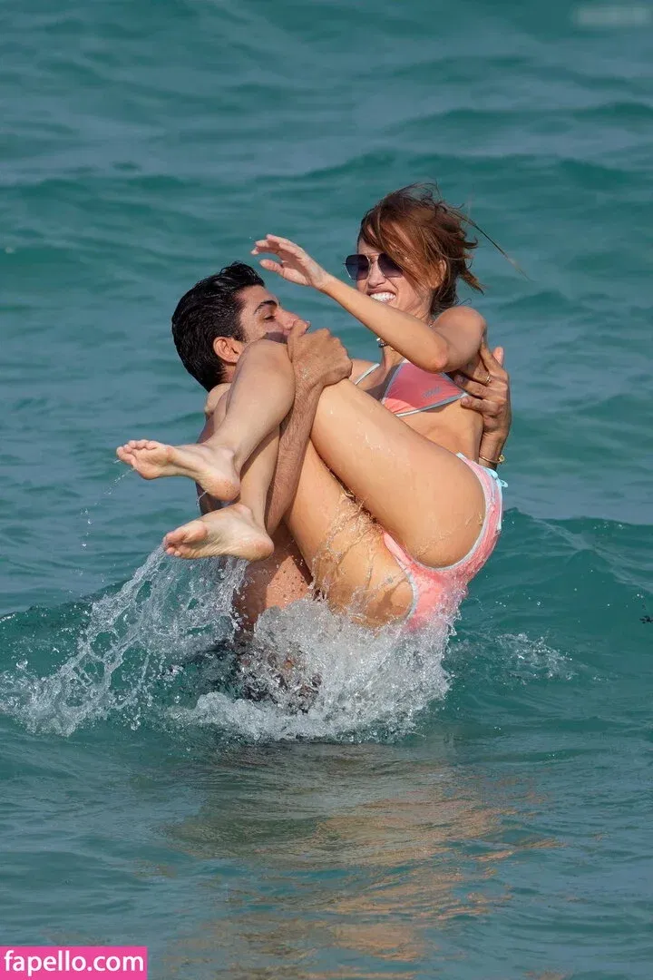 Haley Kalil / haleyybaylee Onlyfans Photo Gallery 