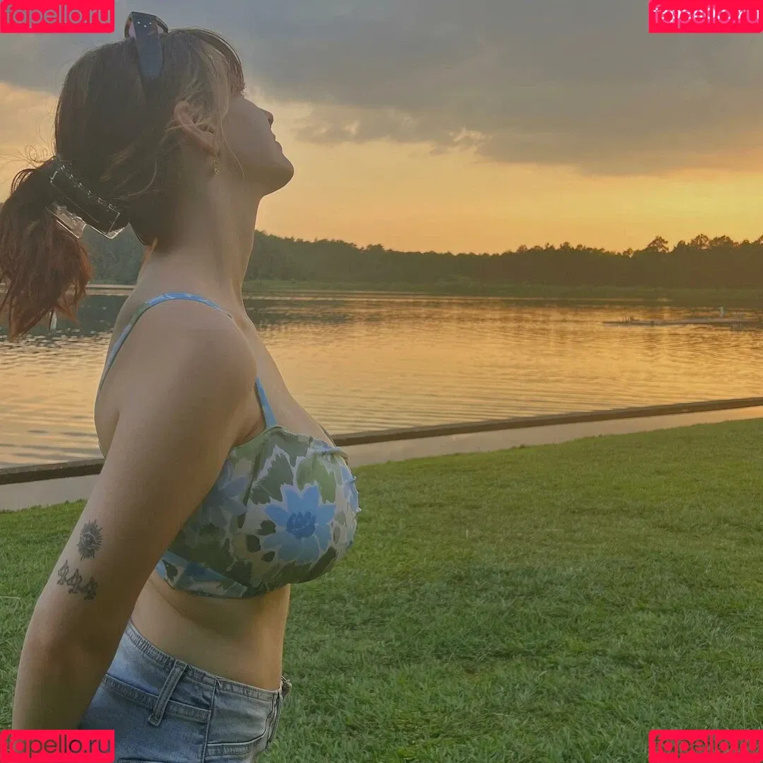 Riley F / rileyfig / rileyfox420 Onlyfans Photo Gallery 
