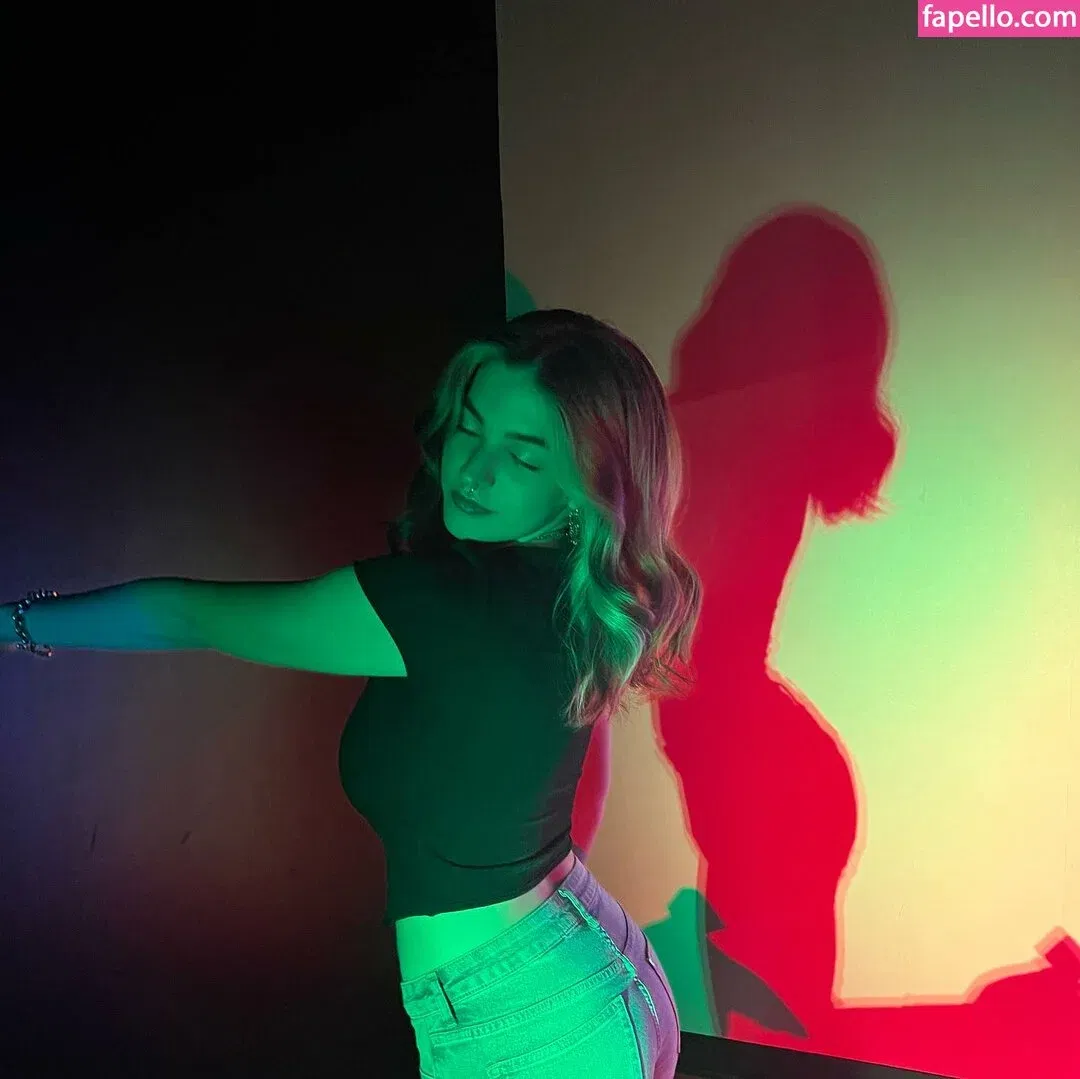 Riley F / rileyfig / rileyfox420 Onlyfans Photo Gallery 