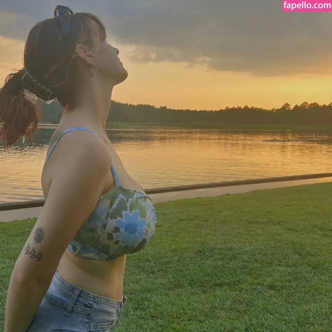 Riley F / rileyfig / rileyfox420 Onlyfans Photo Gallery 