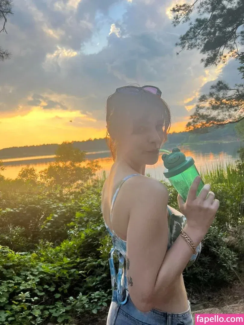 Riley F / rileyfig / rileyfox420 Onlyfans Photo Gallery 