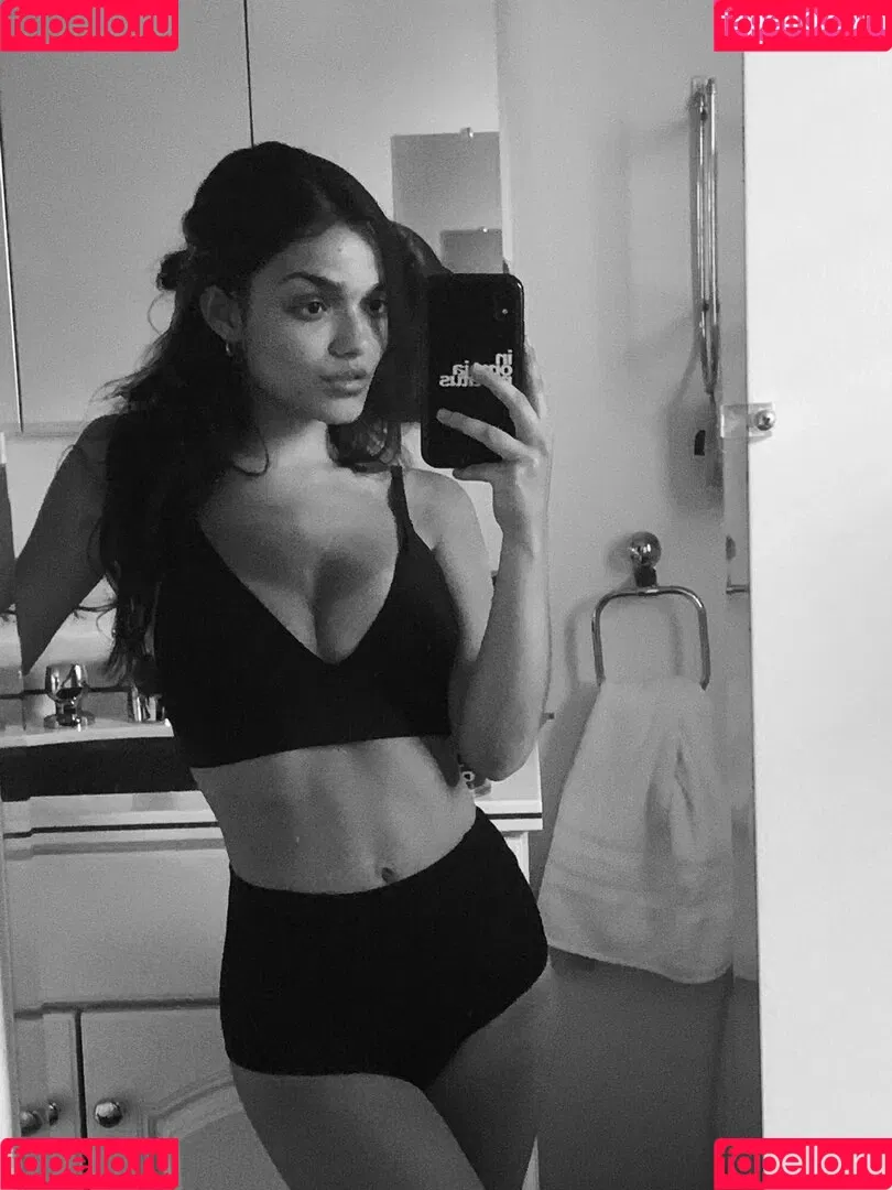 Rachel Zegler / rachelzegler / rachmariexoxo Onlyfans Photo Gallery 
