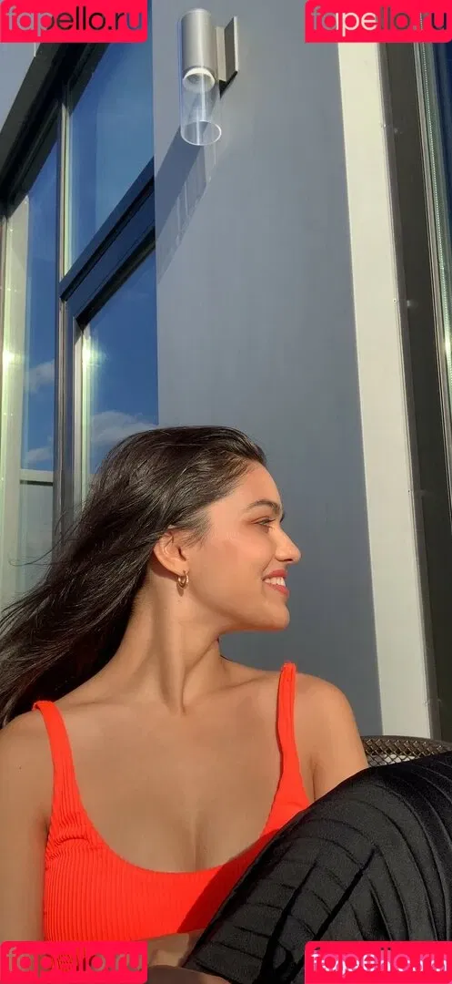 Rachel Zegler / rachelzegler / rachmariexoxo Onlyfans Photo Gallery 
