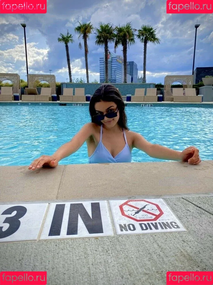 Rachel Zegler / rachelzegler / rachmariexoxo Onlyfans Photo Gallery 