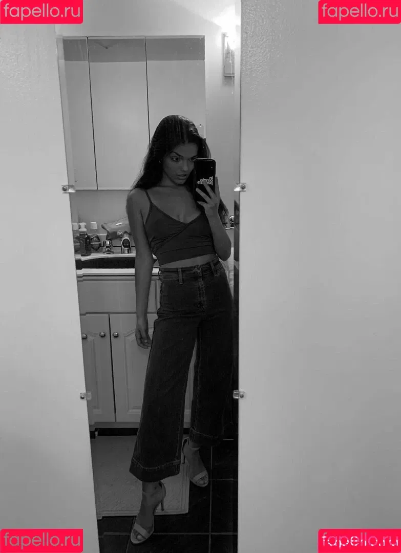 Rachel Zegler / rachelzegler / rachmariexoxo Onlyfans Photo Gallery 