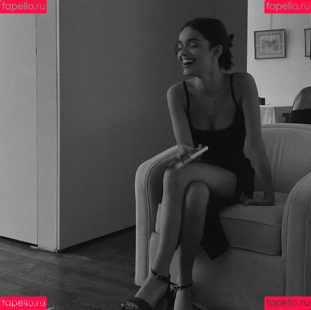 Rachel Zegler / rachelzegler / rachmariexoxo Onlyfans Photo Gallery 