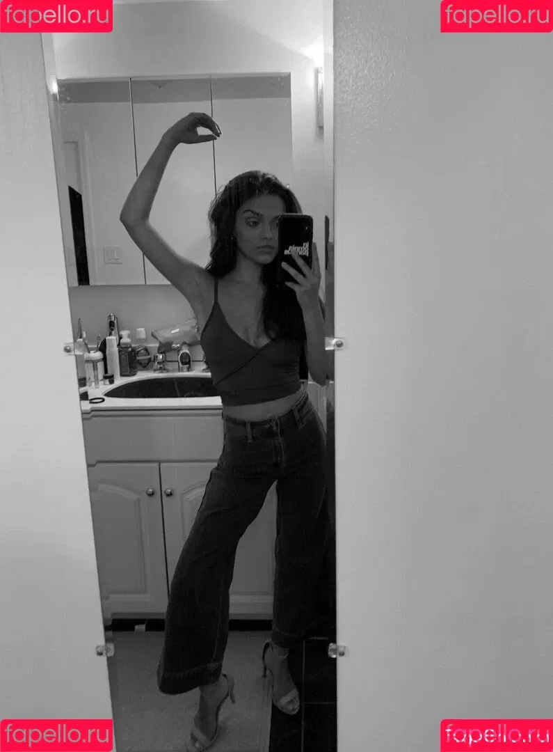 Rachel Zegler / rachelzegler / rachmariexoxo Onlyfans Photo Gallery 
