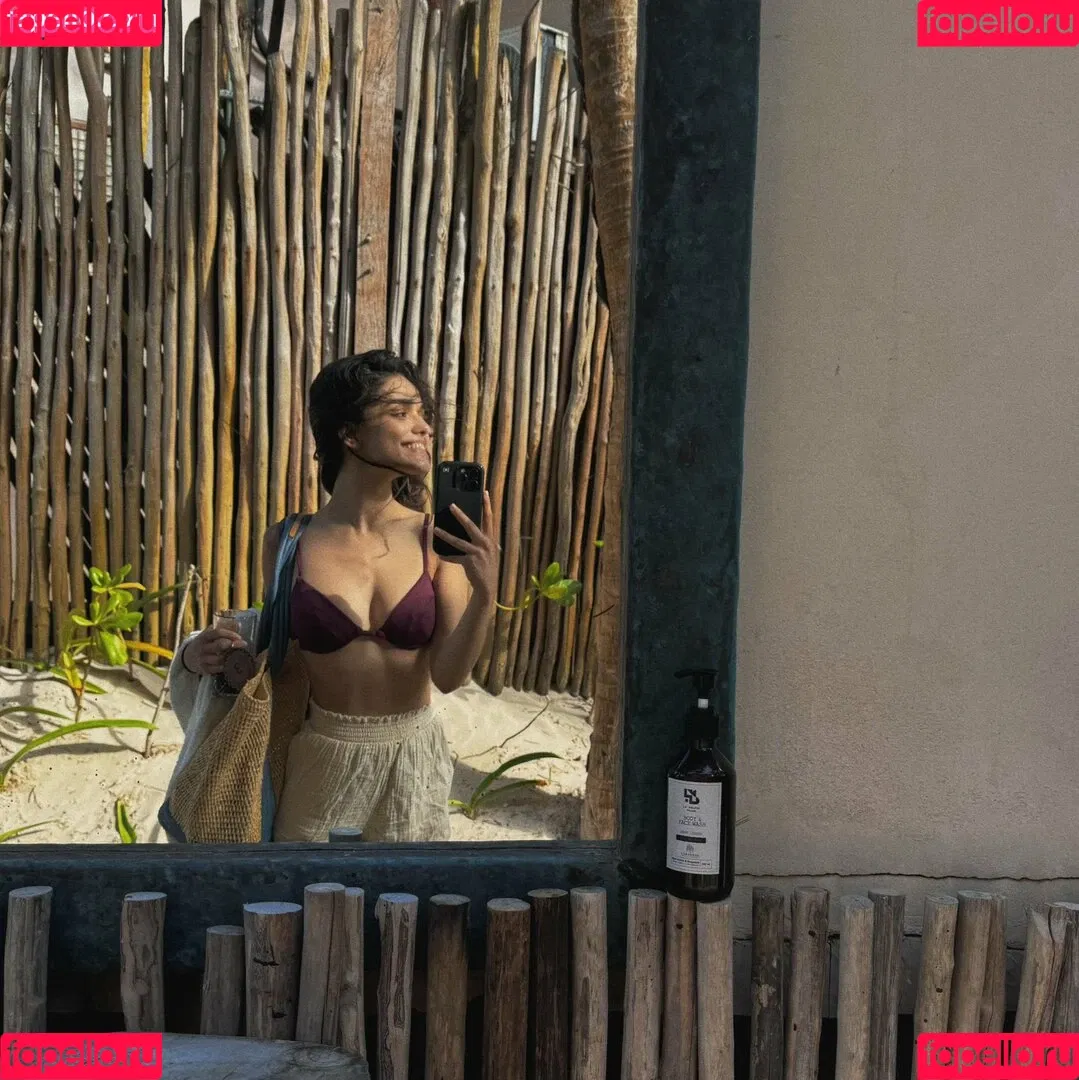 Rachel Zegler / rachelzegler / rachmariexoxo Onlyfans Photo Gallery 