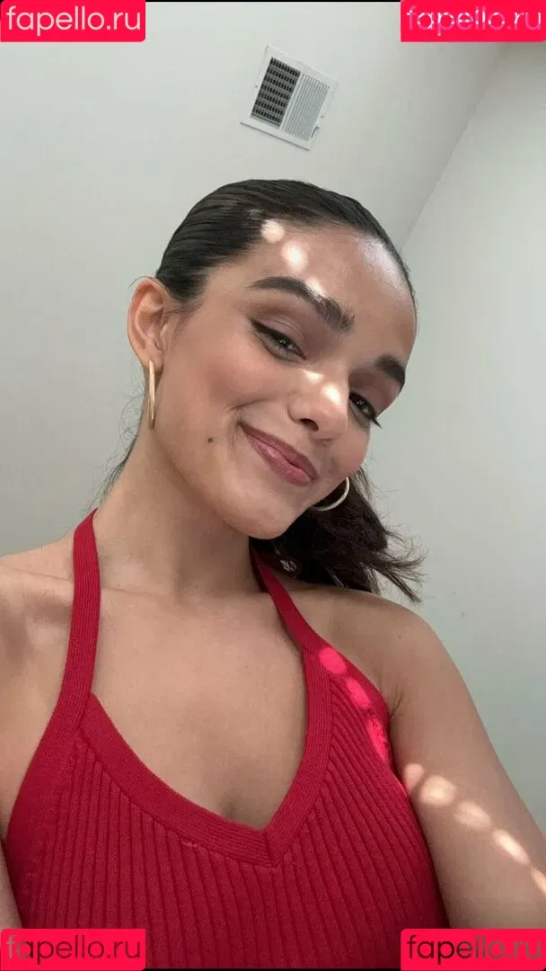 Rachel Zegler / rachelzegler / rachmariexoxo Onlyfans Photo Gallery 