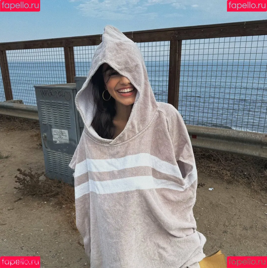 Rachel Zegler / rachelzegler / rachmariexoxo Onlyfans Photo Gallery 