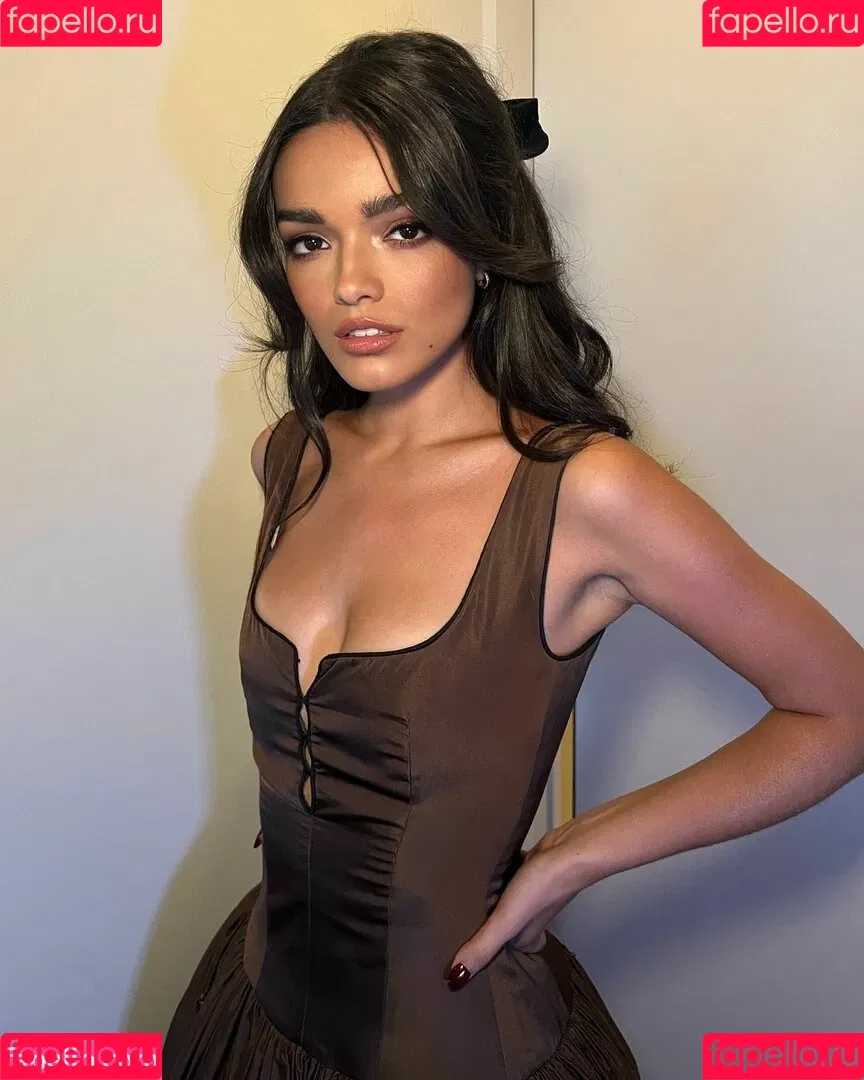 Rachel Zegler / rachelzegler / rachmariexoxo Onlyfans Photo Gallery 