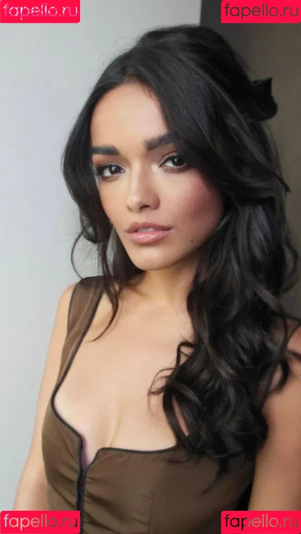 Rachel Zegler / rachelzegler / rachmariexoxo Onlyfans Photo Gallery 