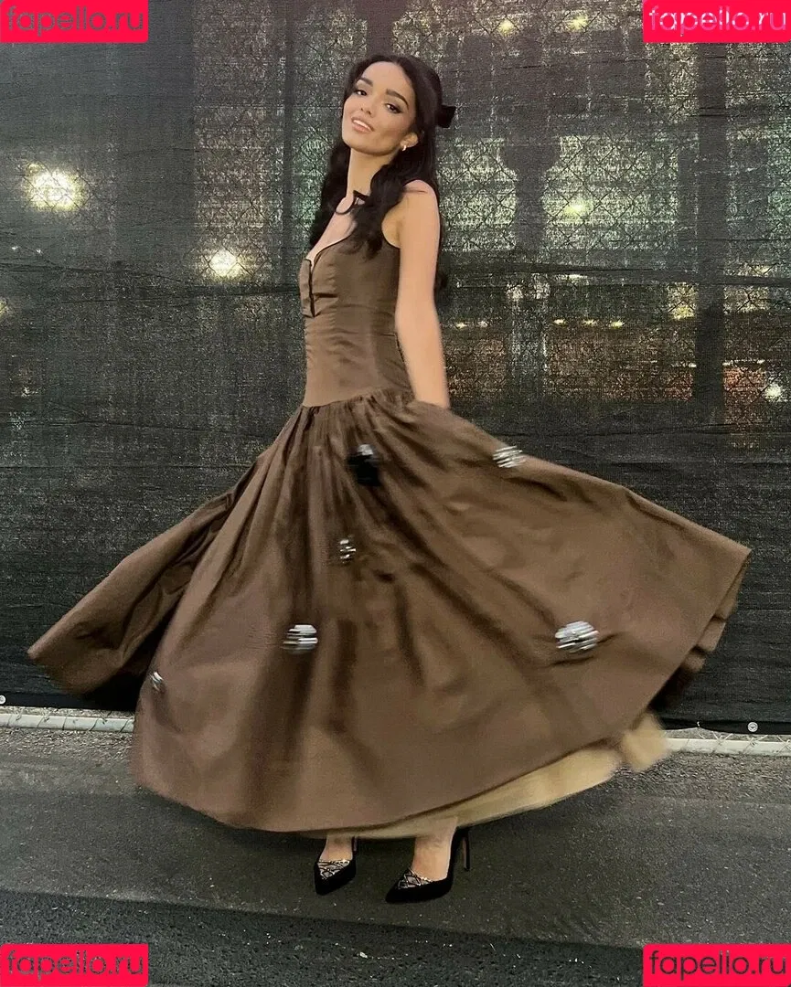 Rachel Zegler / rachelzegler / rachmariexoxo Onlyfans Photo Gallery 
