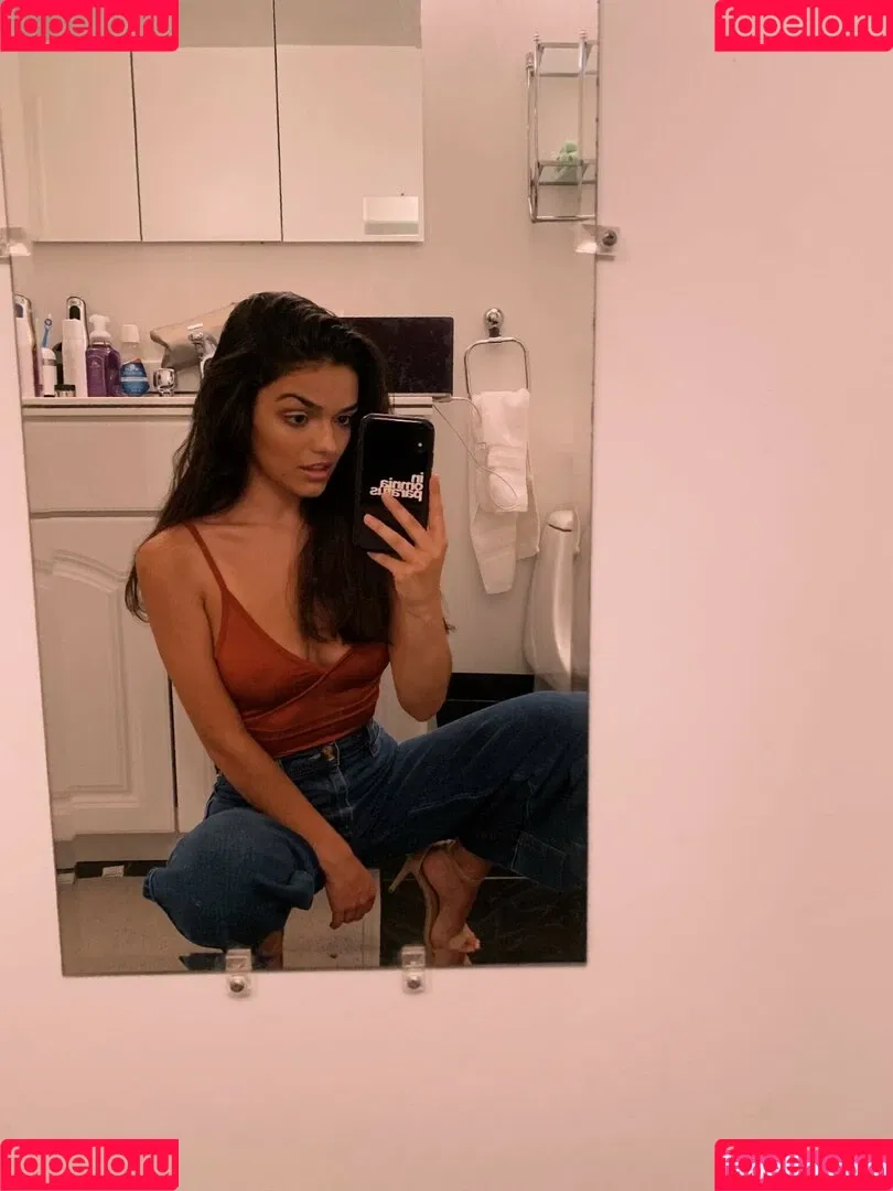 Rachel Zegler / rachelzegler / rachmariexoxo Onlyfans Photo Gallery 