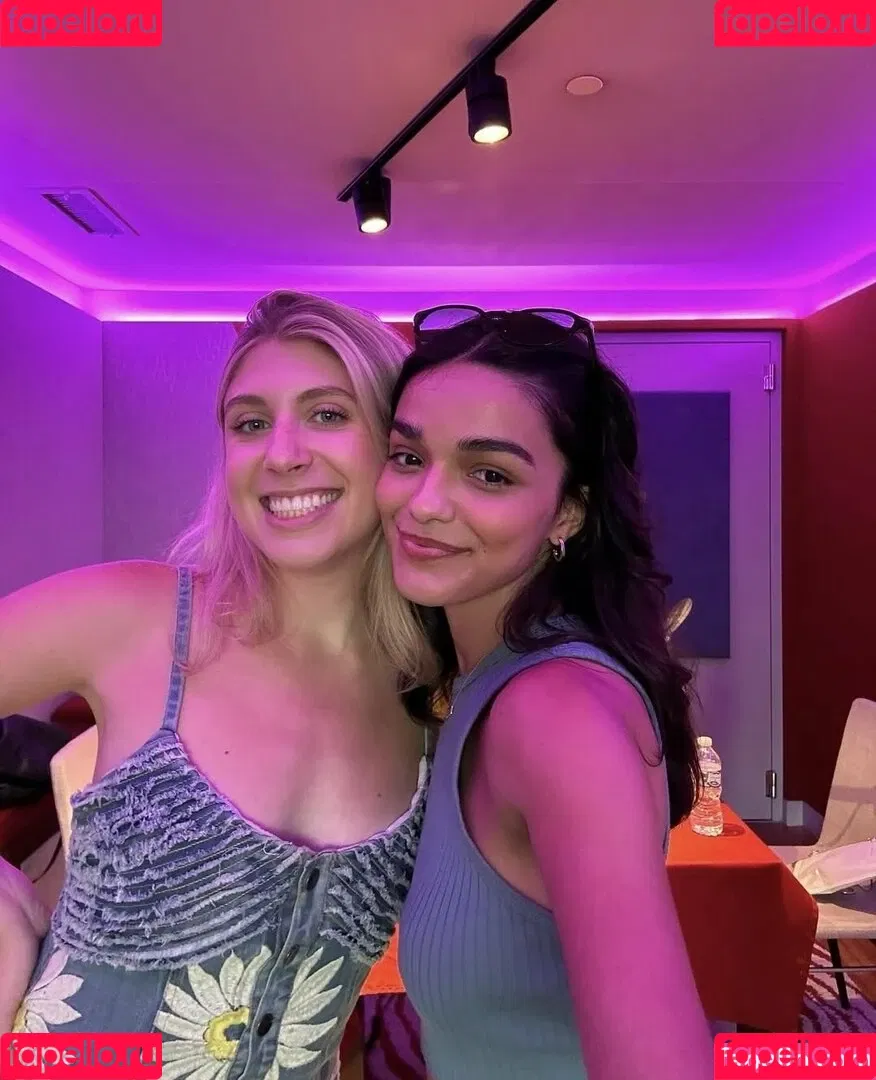 Rachel Zegler / rachelzegler / rachmariexoxo Onlyfans Photo Gallery 