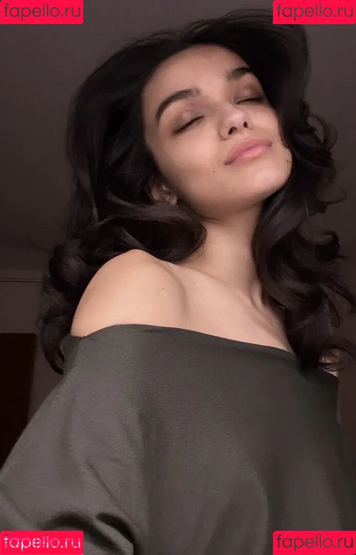 Rachel Zegler / rachelzegler / rachmariexoxo Onlyfans Photo Gallery 