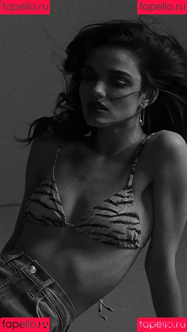 Rachel Zegler / rachelzegler / rachmariexoxo Onlyfans Photo Gallery 
