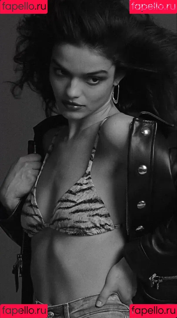 Rachel Zegler / rachelzegler / rachmariexoxo Onlyfans Photo Gallery 