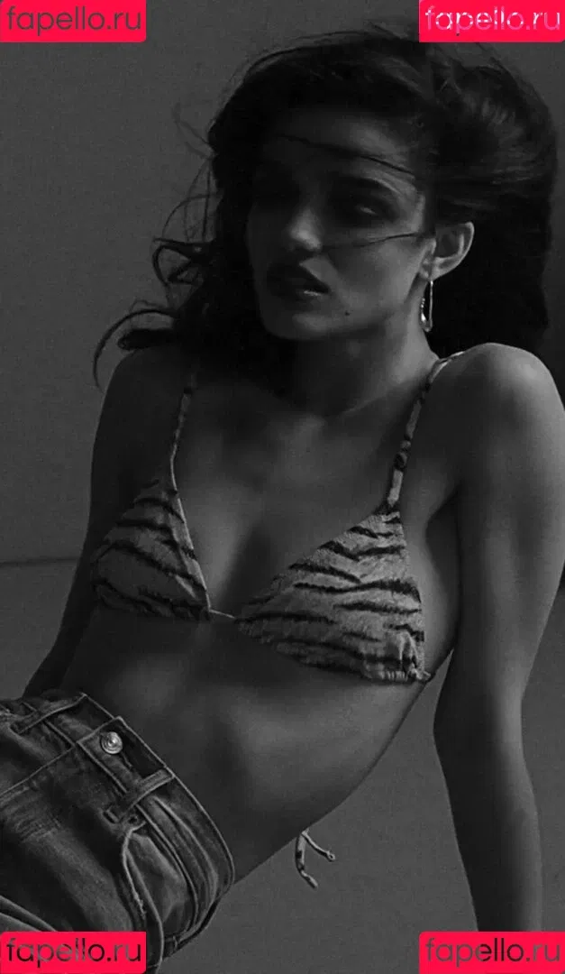 Rachel Zegler / rachelzegler / rachmariexoxo Onlyfans Photo Gallery 