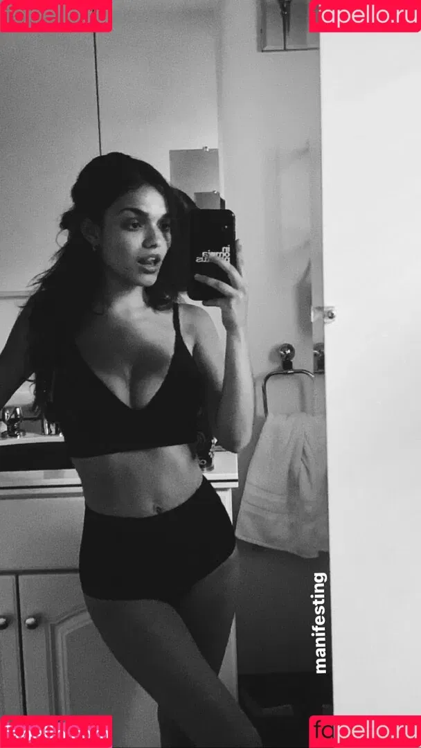 Rachel Zegler / rachelzegler / rachmariexoxo Onlyfans Photo Gallery 