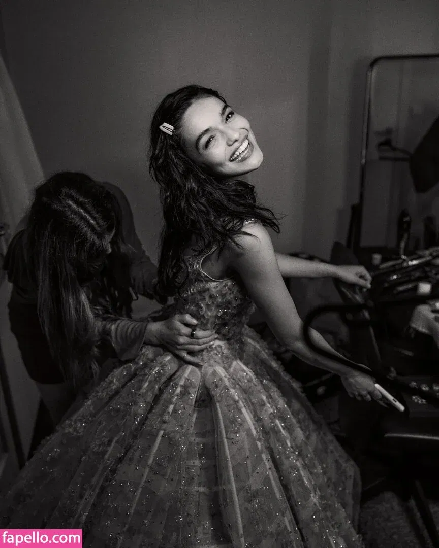 Rachel Zegler / rachelzegler / rachmariexoxo Onlyfans Photo Gallery 