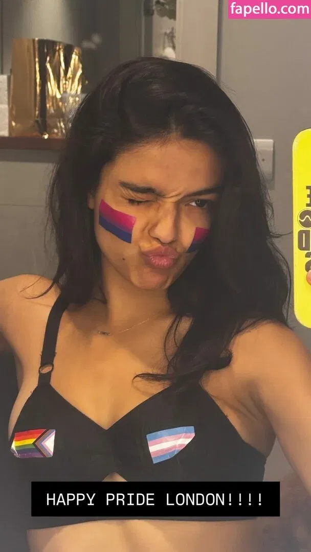 Rachel Zegler / rachelzegler / rachmariexoxo Onlyfans Photo Gallery 