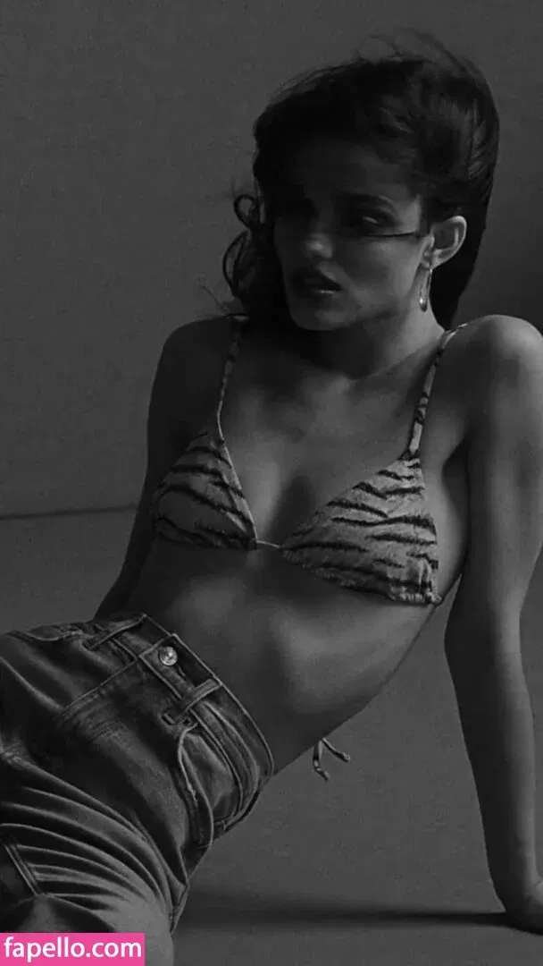 Rachel Zegler / rachelzegler / rachmariexoxo Onlyfans Photo Gallery 