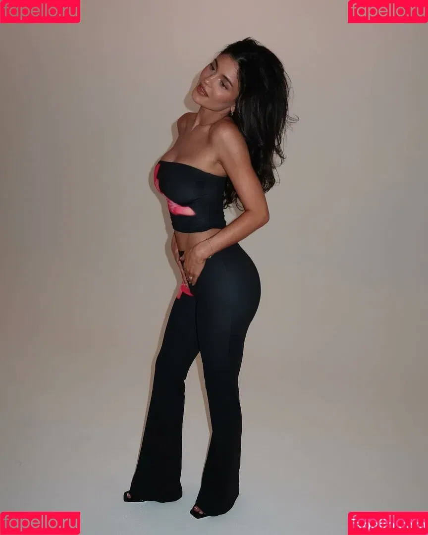 Kylie Jenner / KylieJenner / kyliejenner.2 Onlyfans Photo Gallery 