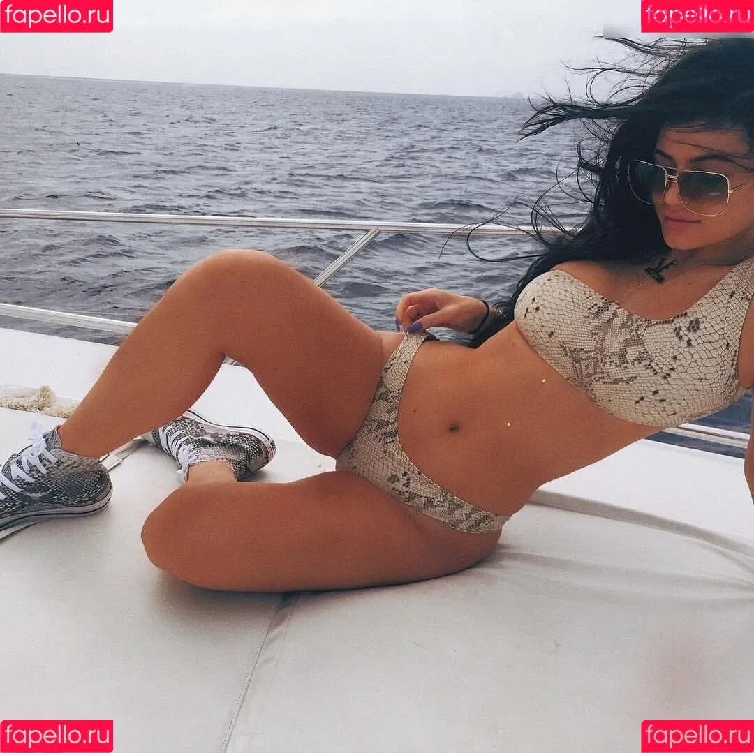 Kylie Jenner / KylieJenner / kyliejenner.2 Onlyfans Photo Gallery 