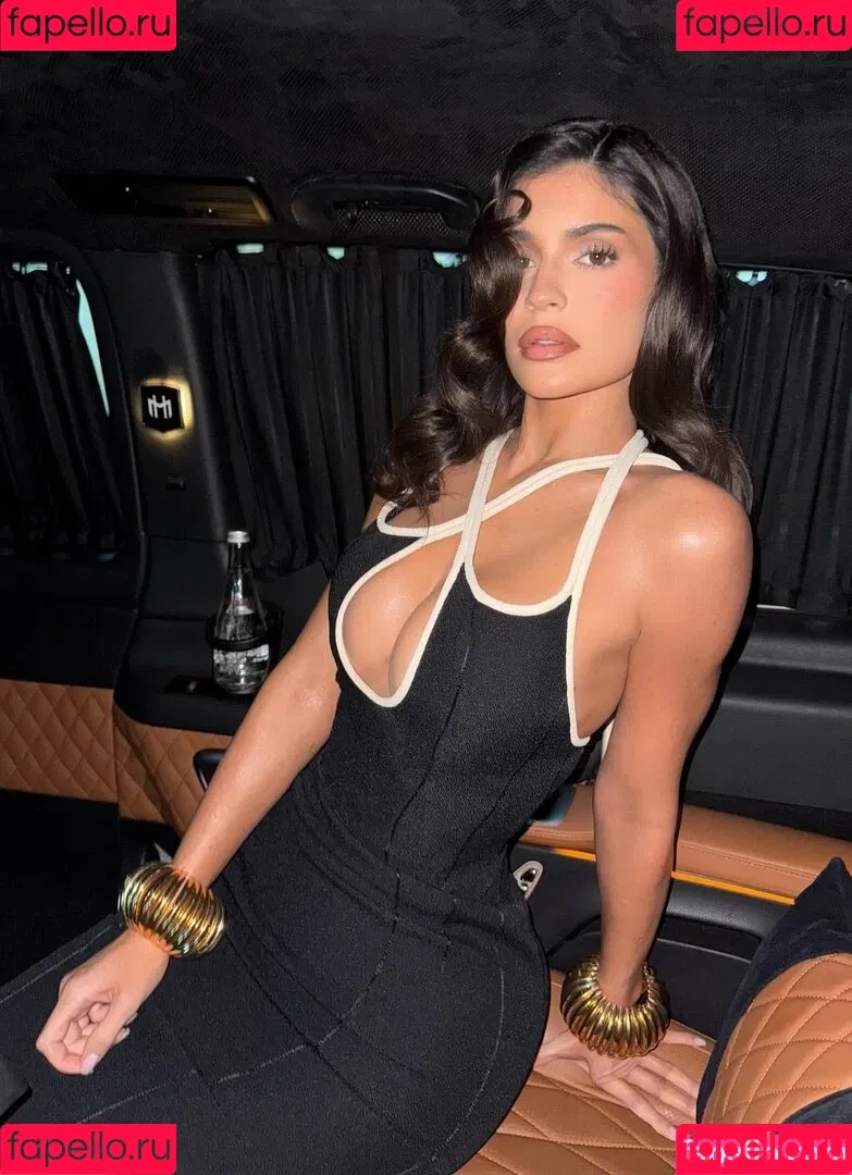 Kylie Jenner / KylieJenner / kyliejenner.2 Onlyfans Photo Gallery 