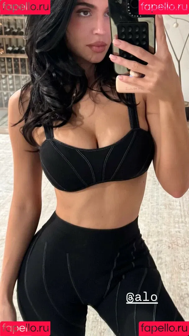 Kylie Jenner / KylieJenner / kyliejenner.2 Onlyfans Photo Gallery 