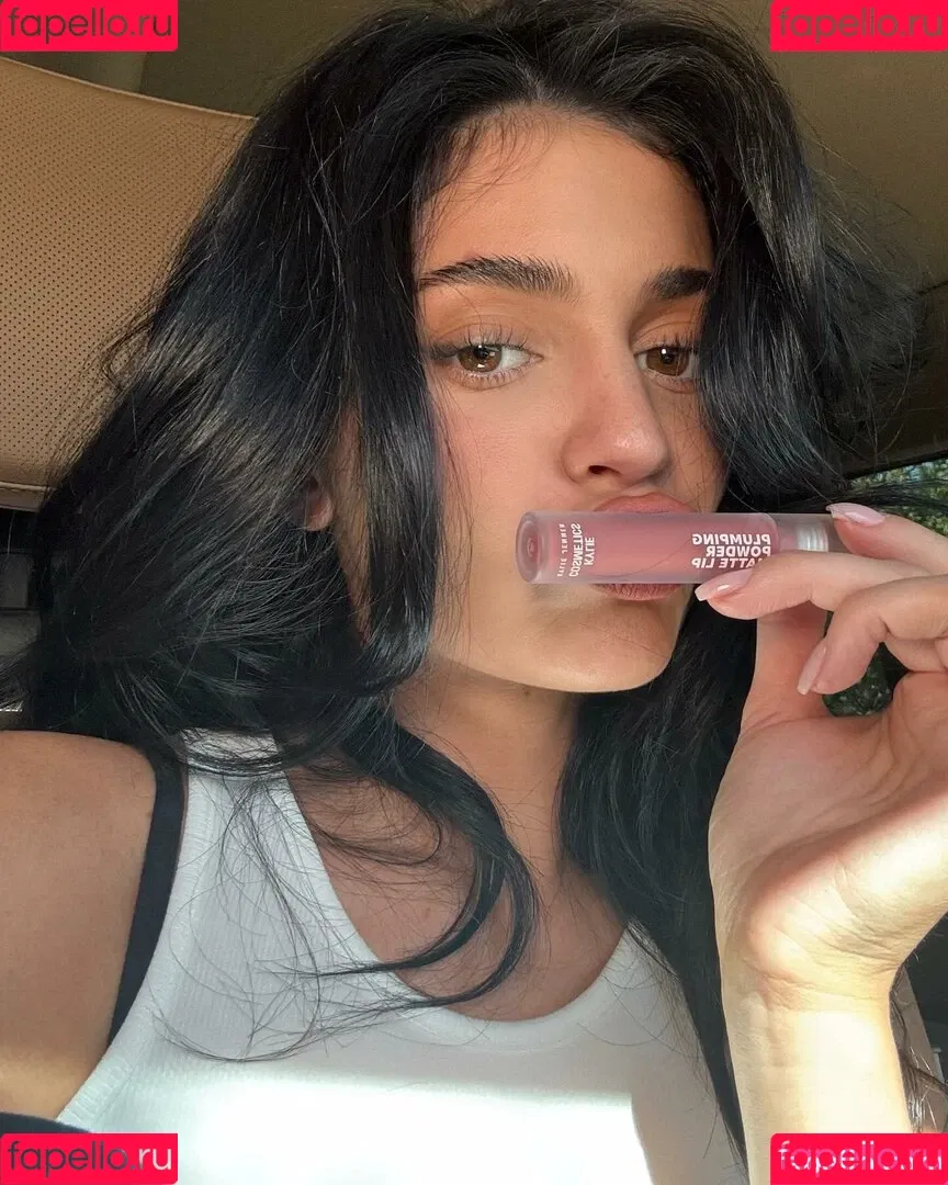 Kylie Jenner / KylieJenner / kyliejenner.2 Onlyfans Photo Gallery 