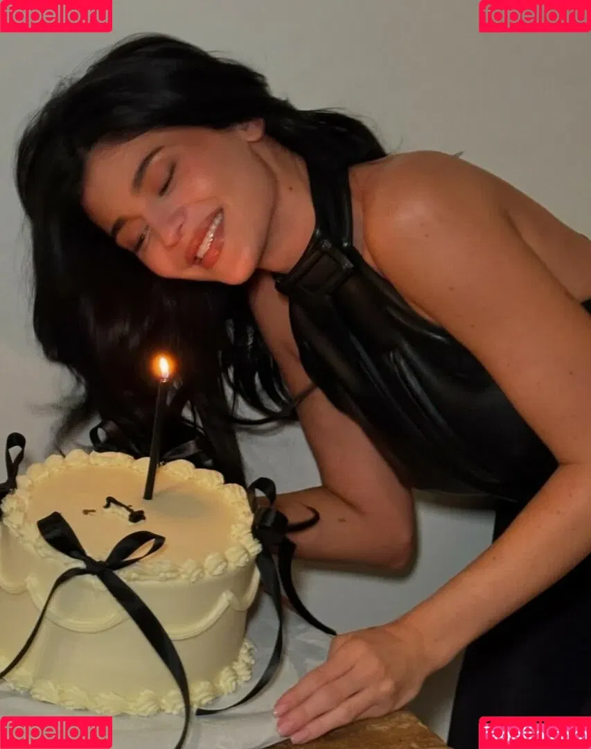 Kylie Jenner / KylieJenner / kyliejenner.2 Onlyfans Photo Gallery 