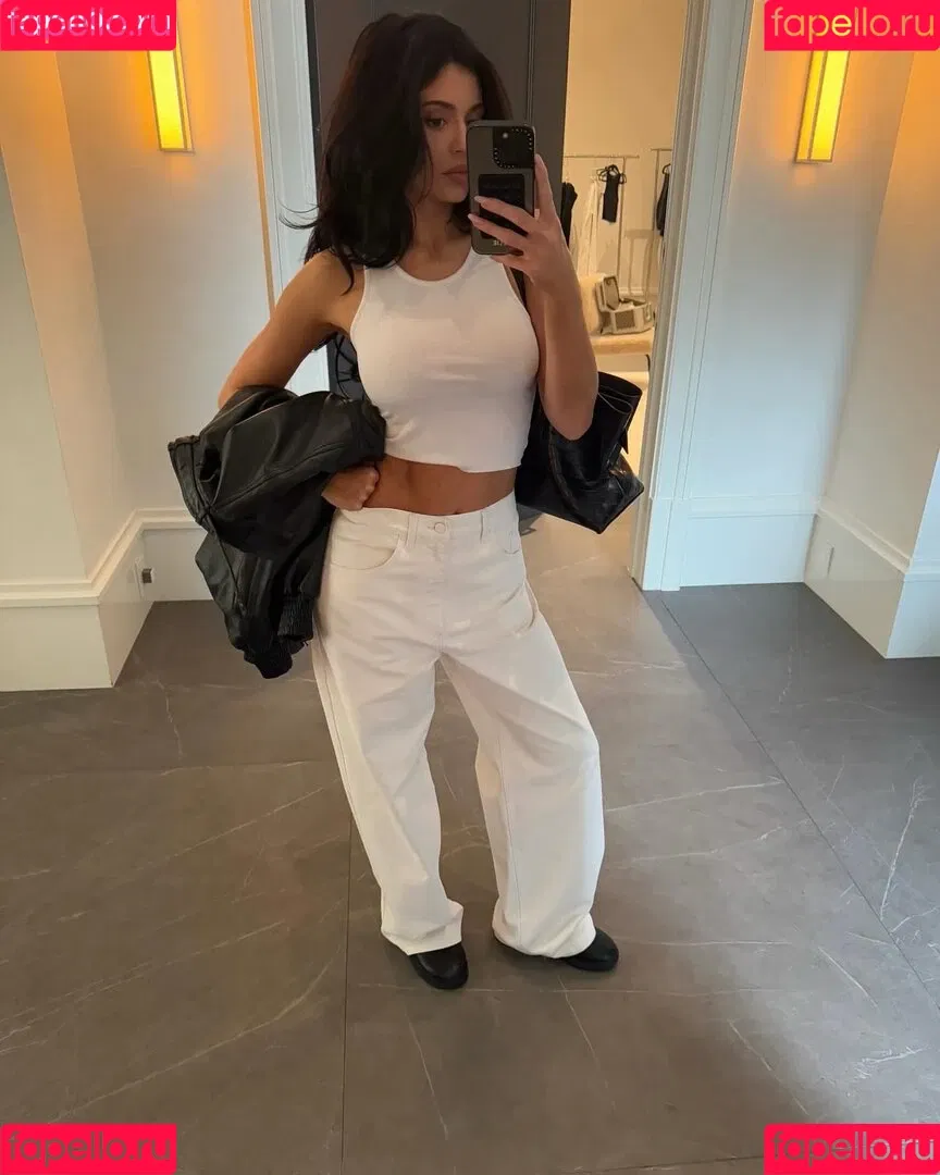 Kylie Jenner / KylieJenner / kyliejenner.2 Onlyfans Photo Gallery 