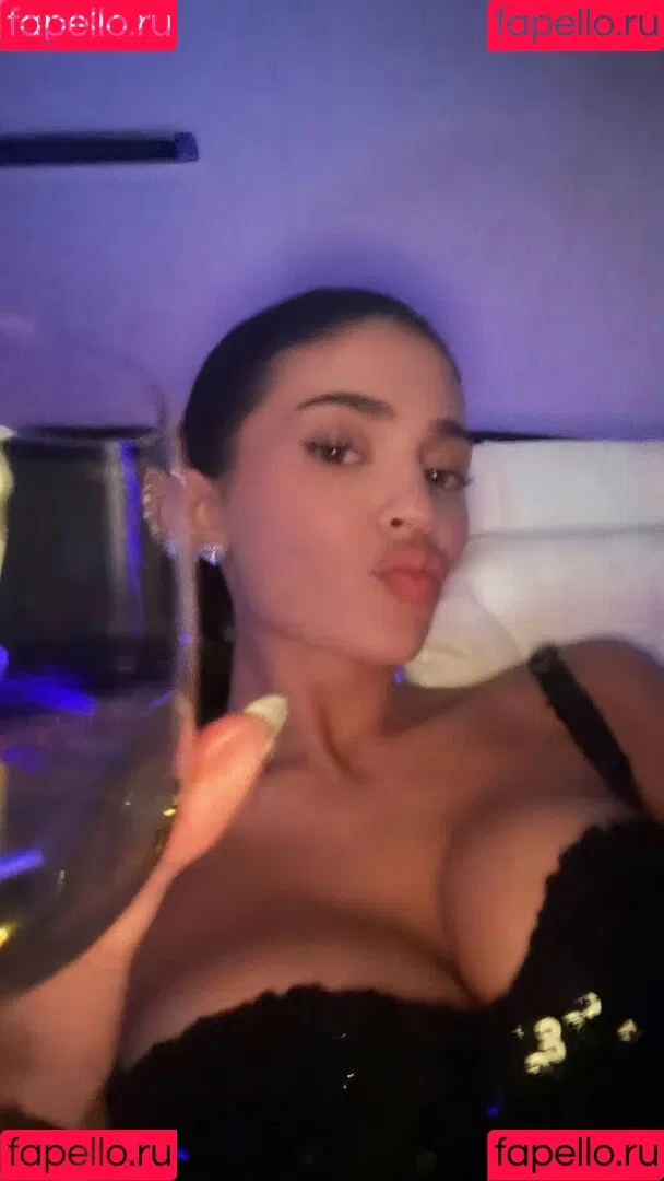 Kylie Jenner / KylieJenner / kyliejenner.2 Onlyfans Photo Gallery 