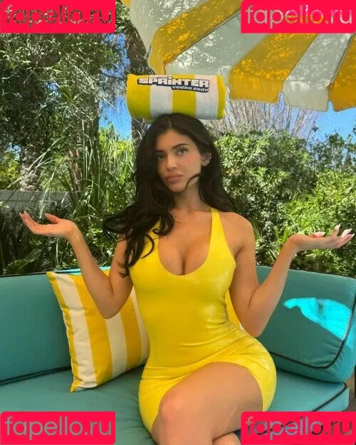 Kylie Jenner / KylieJenner / kyliejenner.2 Onlyfans Photo Gallery 