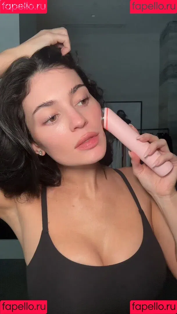 Kylie Jenner / KylieJenner / kyliejenner.2 Onlyfans Photo Gallery 