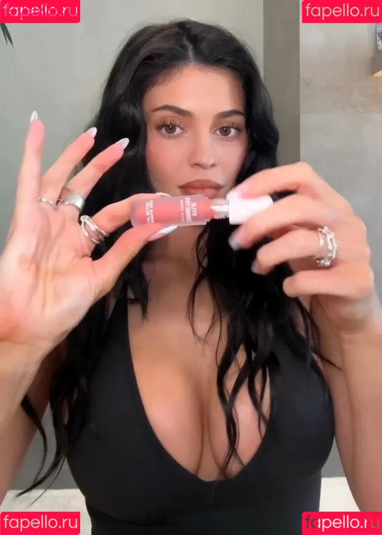 Kylie Jenner / KylieJenner / kyliejenner.2 Onlyfans Photo Gallery 