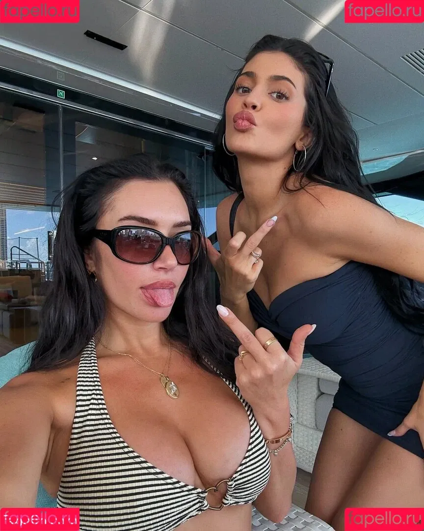 Kylie Jenner / KylieJenner / kyliejenner.2 Onlyfans Photo Gallery 
