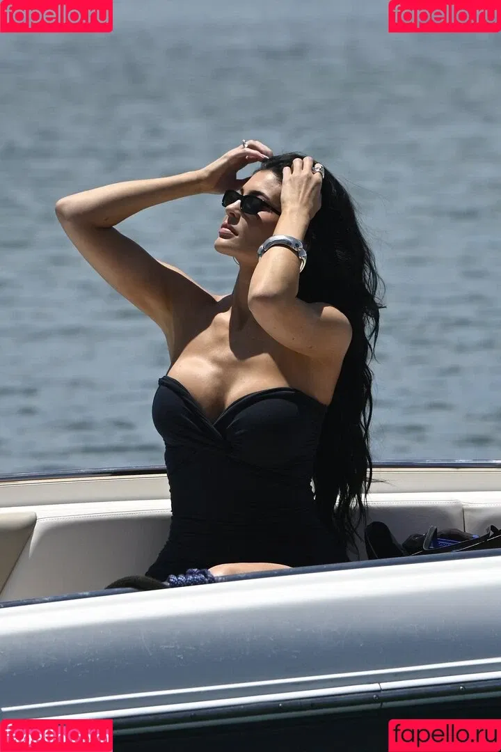 Kylie Jenner / KylieJenner / kyliejenner.2 Onlyfans Photo Gallery 