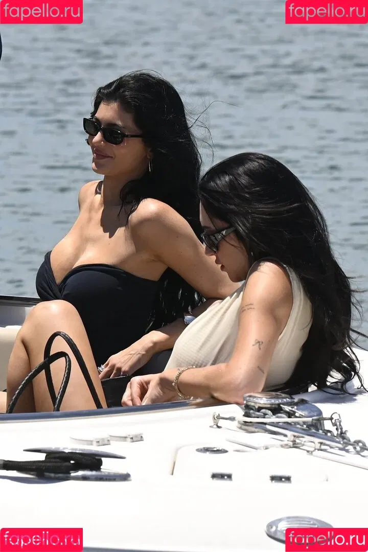 Kylie Jenner / KylieJenner / kyliejenner.2 Onlyfans Photo Gallery 