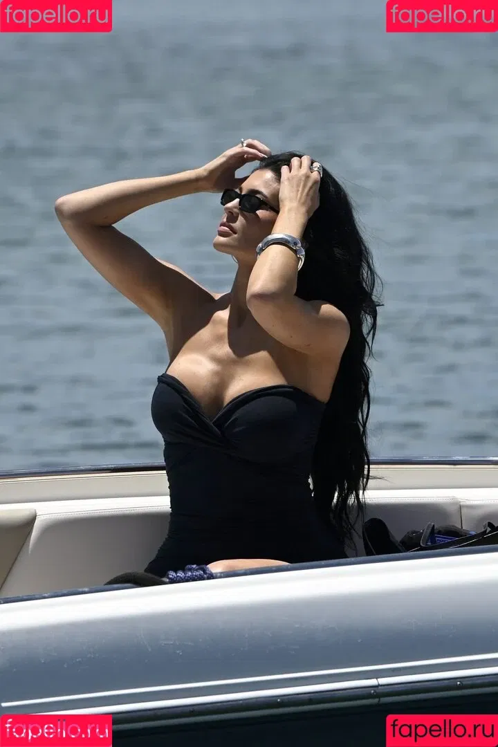 Kylie Jenner / KylieJenner / kyliejenner.2 Onlyfans Photo Gallery 