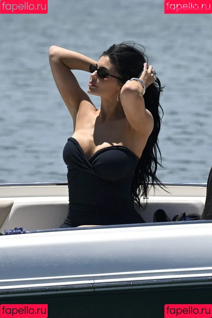 Kylie Jenner / KylieJenner / kyliejenner.2 Onlyfans Photo Gallery 
