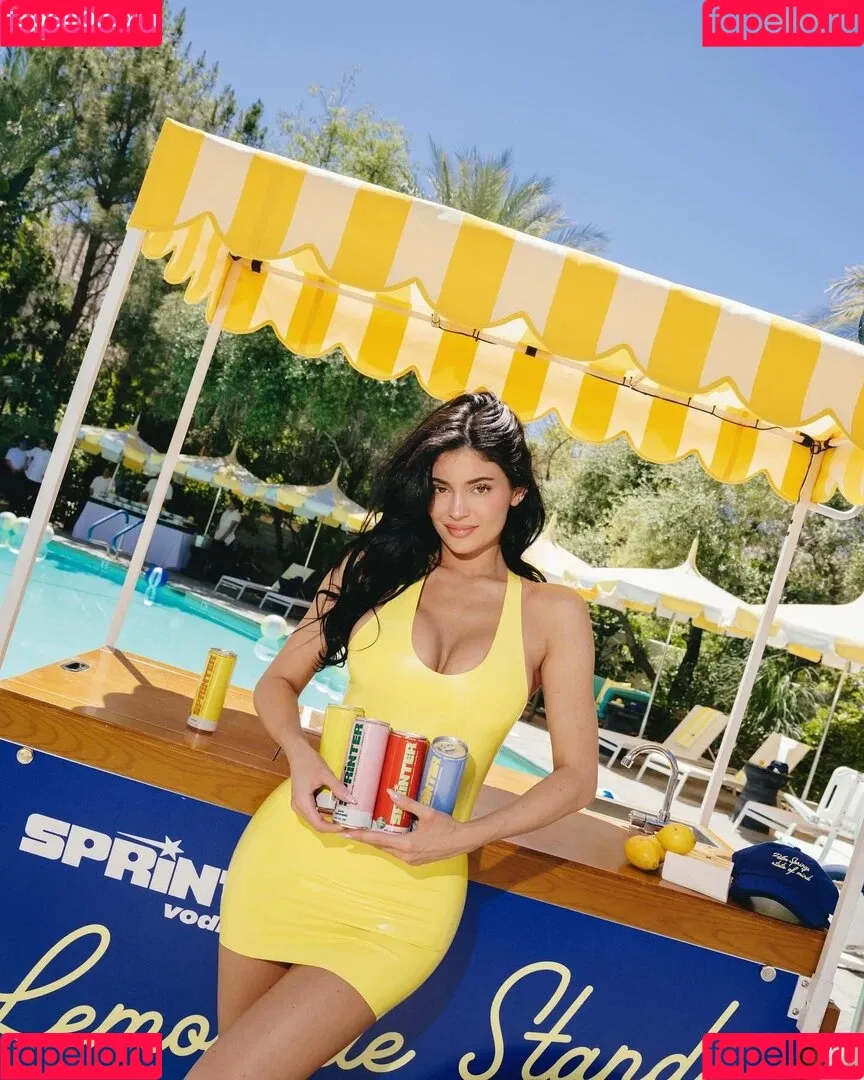 Kylie Jenner / KylieJenner / kyliejenner.2 Onlyfans Photo Gallery 