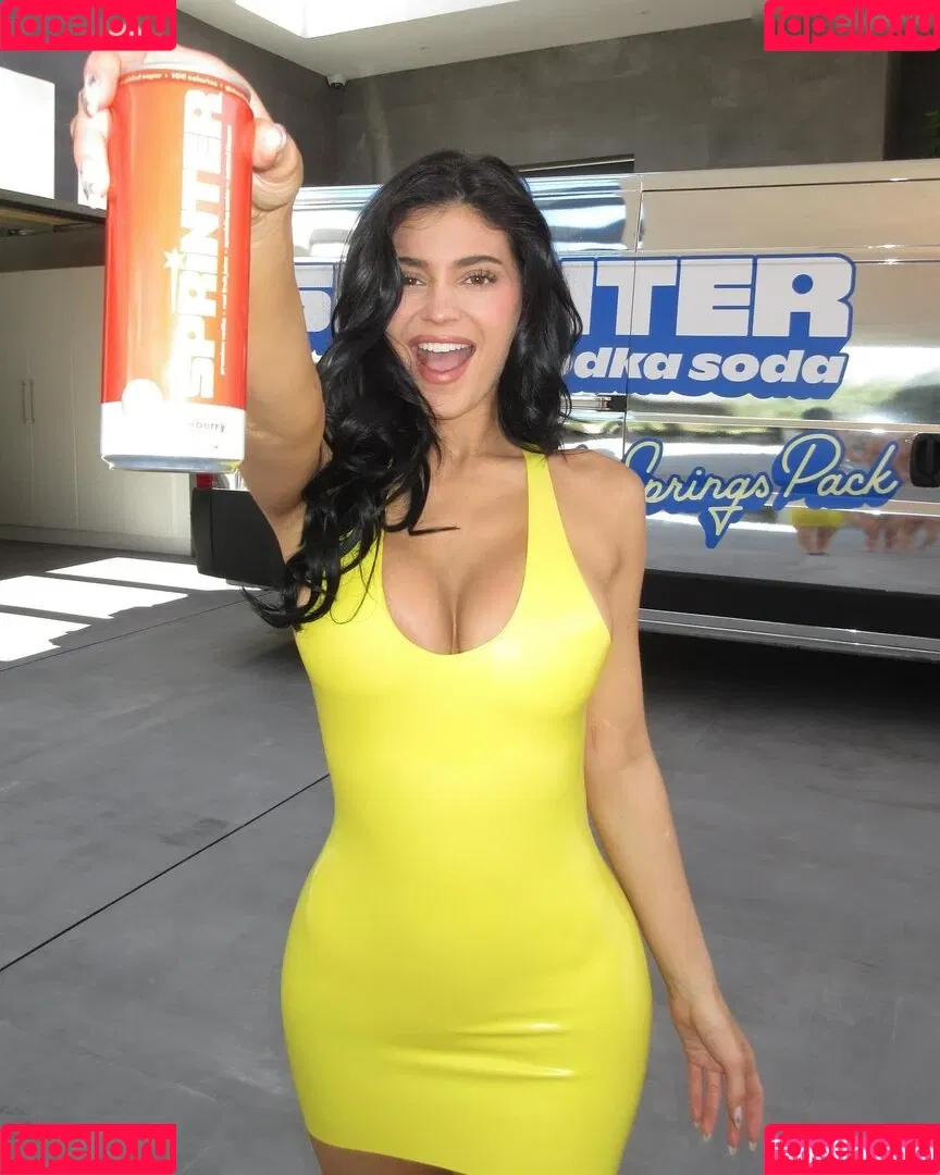 Kylie Jenner / KylieJenner / kyliejenner.2 Onlyfans Photo Gallery 