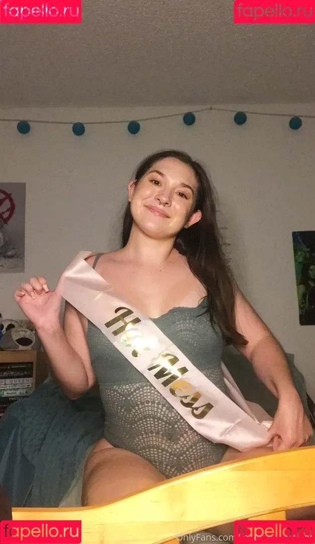 FandomReactions / fandomreactgirls Onlyfans Photo Gallery 