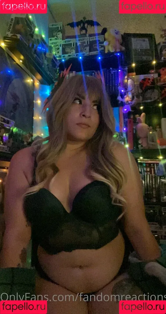 FandomReactions / fandomreactgirls Onlyfans Photo Gallery 