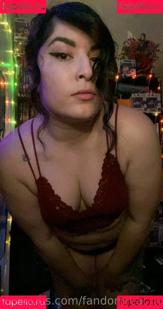 FandomReactions / fandomreactgirls Onlyfans Photo Gallery 