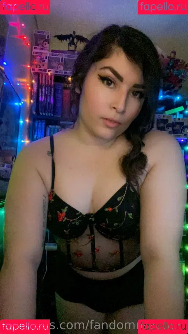 FandomReactions / fandomreactgirls Onlyfans Photo Gallery 