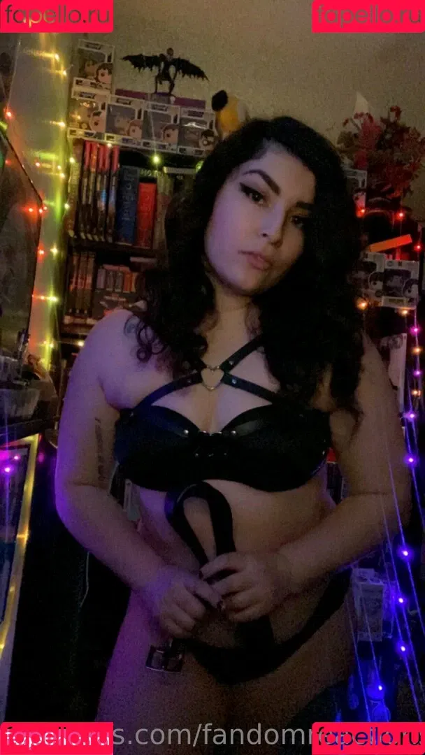 FandomReactions / fandomreactgirls Onlyfans Photo Gallery 